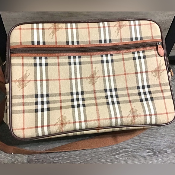 Burberry Haymarket PVC Leather Travel Case - Picture 2 of 12